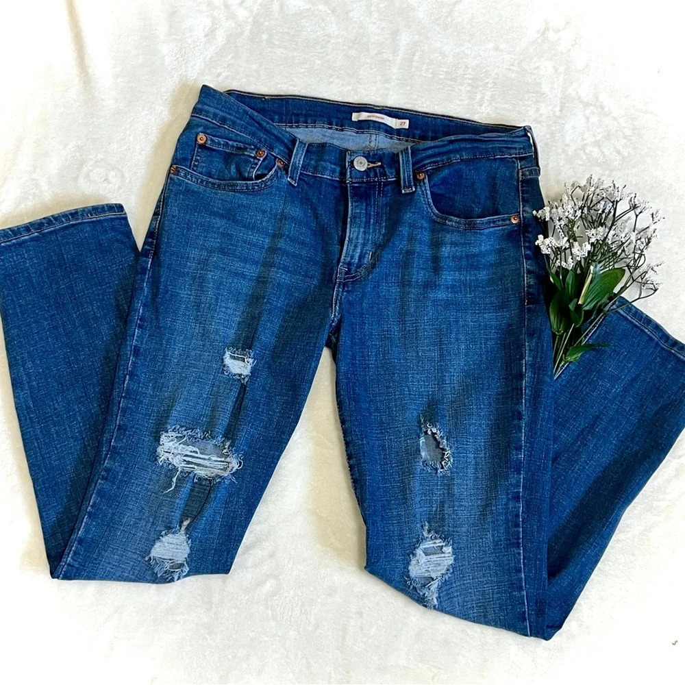 Levi's Distressed Medium Wash Boyfriend Jean - Size 27